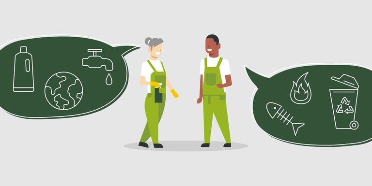 Illustration af to rengøringsassistenter omgivet af symboler for grøn rengøring: miljøvenlige produkter, vandforbrug og affaldssortering.